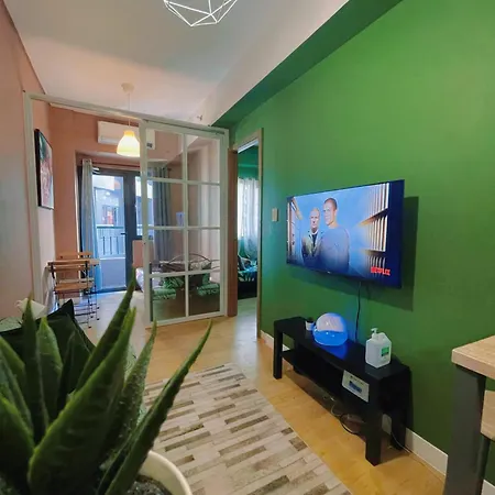 Spring Residences - 2Br Condo Near Airport With Balcony And Pool Views